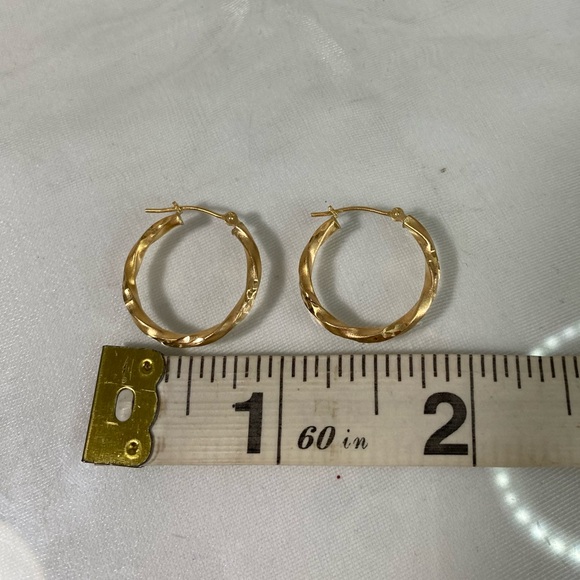 14K YELLOW GOLD Classic twisted hoop earrings matte and shine REAL GOLD vintage - Picture 13 of 15